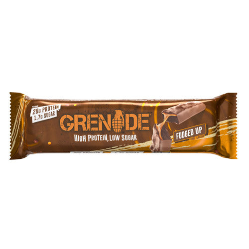 Grenade Fudged Up Protein Bar – 60g bar with 20g protein, fudge center, caramel, dark chocolate chips, and milk chocolate coating.